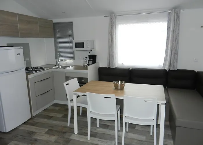 Eté Indien-hôtellerie De Plein Air *